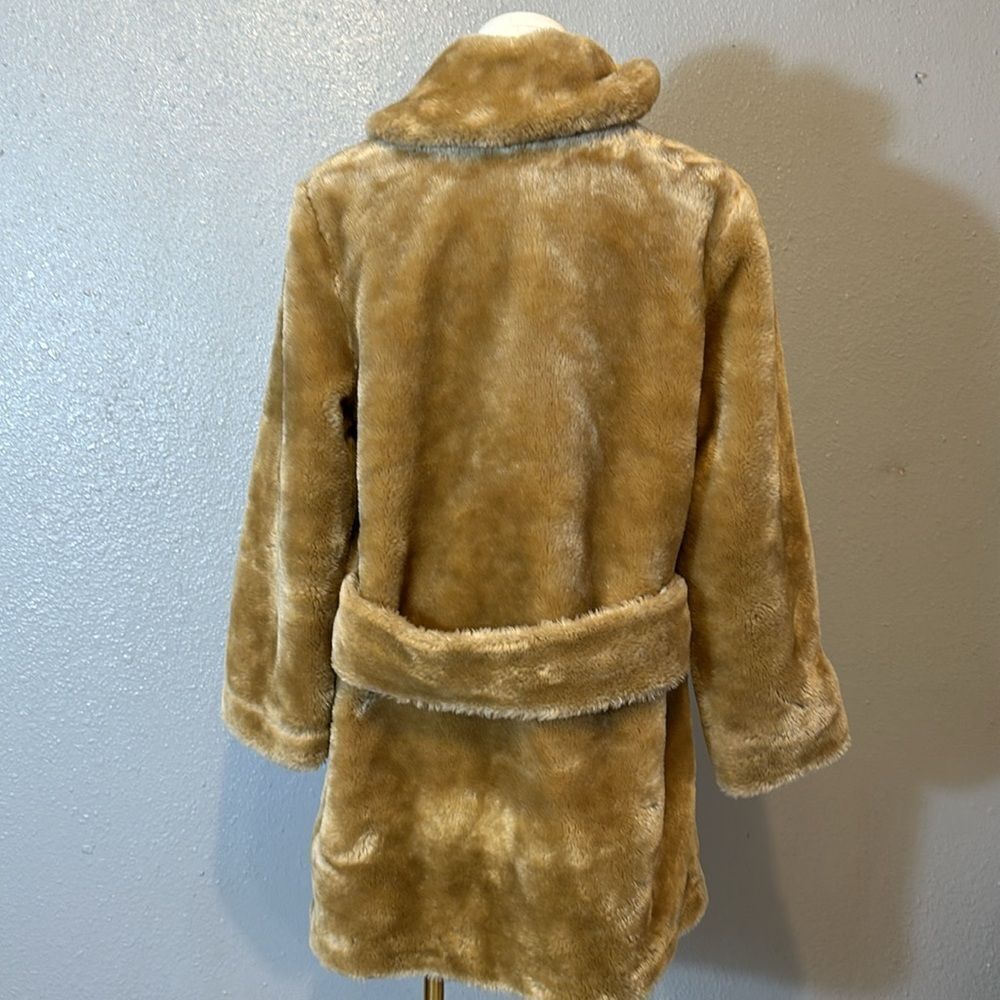 Vintage Cara women’s faux fur coat. No size tag. Please see measurements - Picture 5 of 11